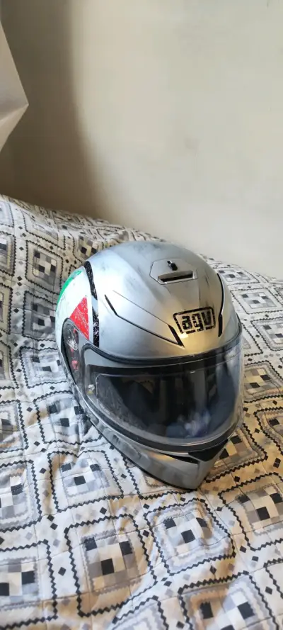 Casco de moto AGV plateado con visor - miniatura 2