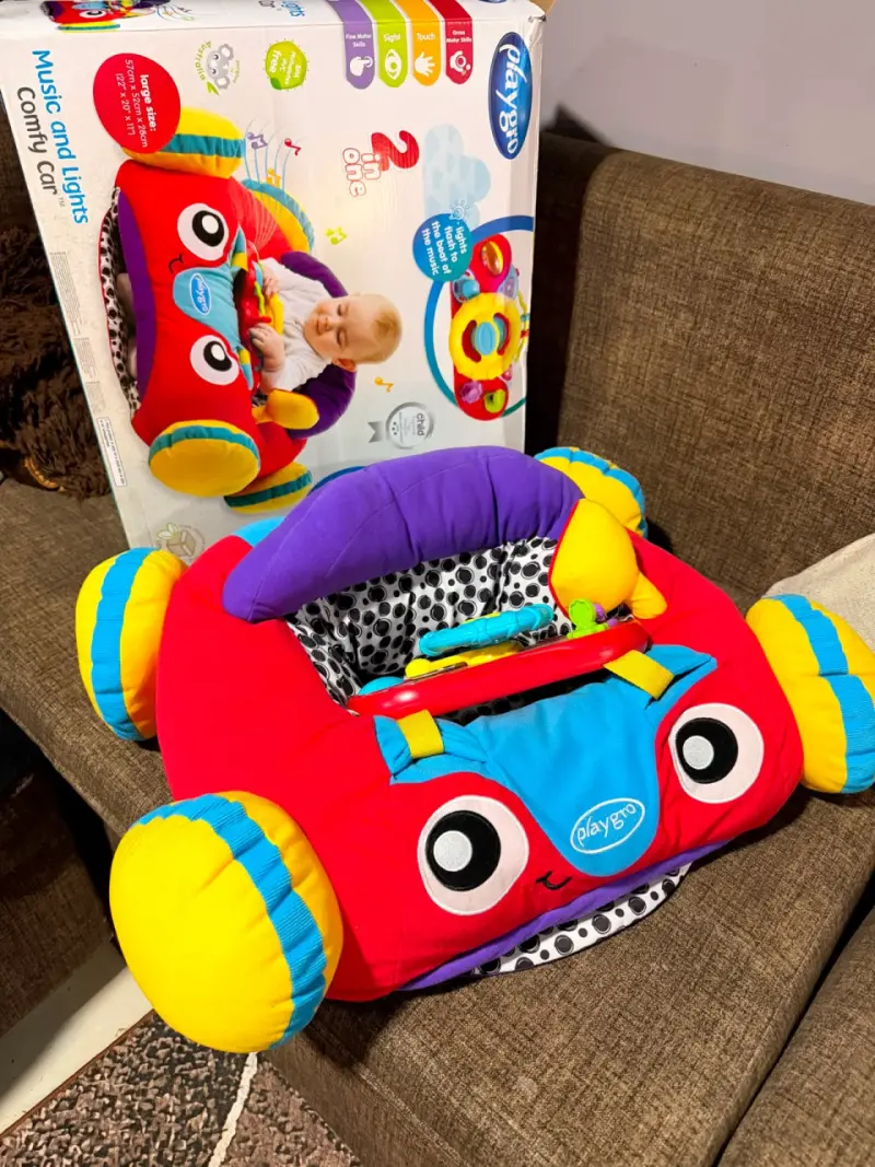 Auto de juguete musical Playgro para bebés - 1