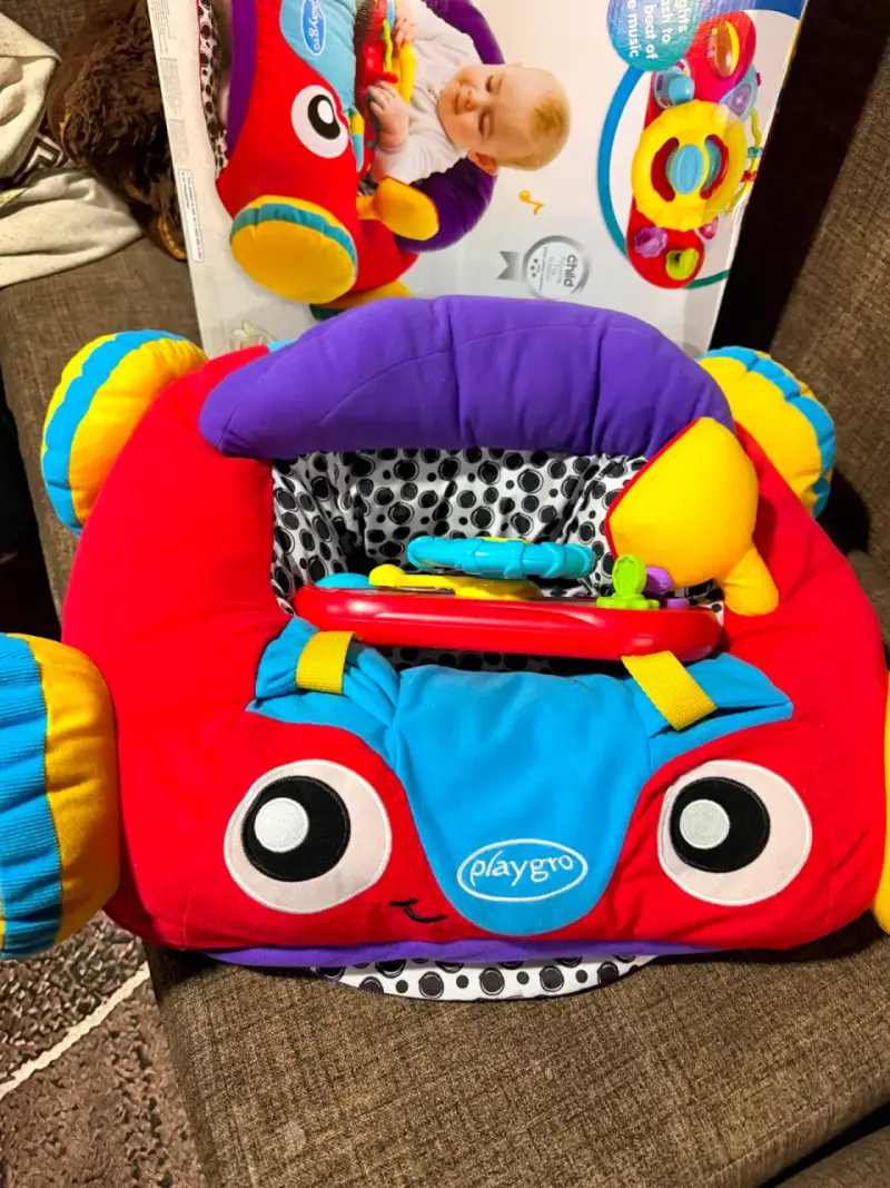 Auto de juguete musical Playgro para bebés - 2