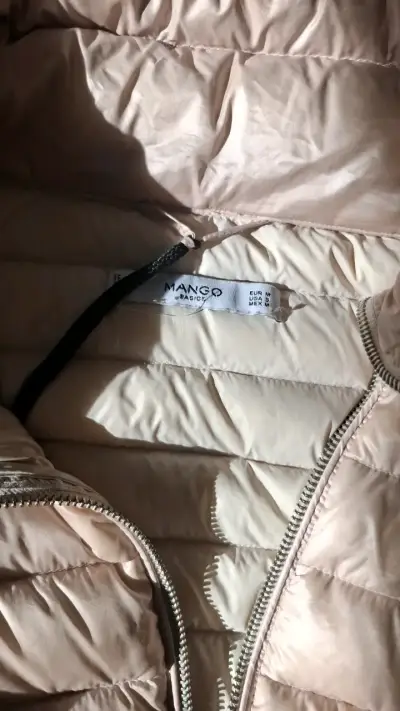 Chaqueta acolchada beige para mujer - miniatura 3