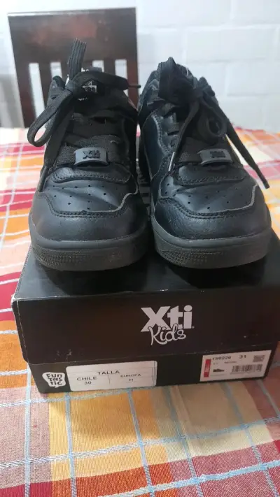 Zapatillas negras Xti Kids talla 30 - miniatura 1