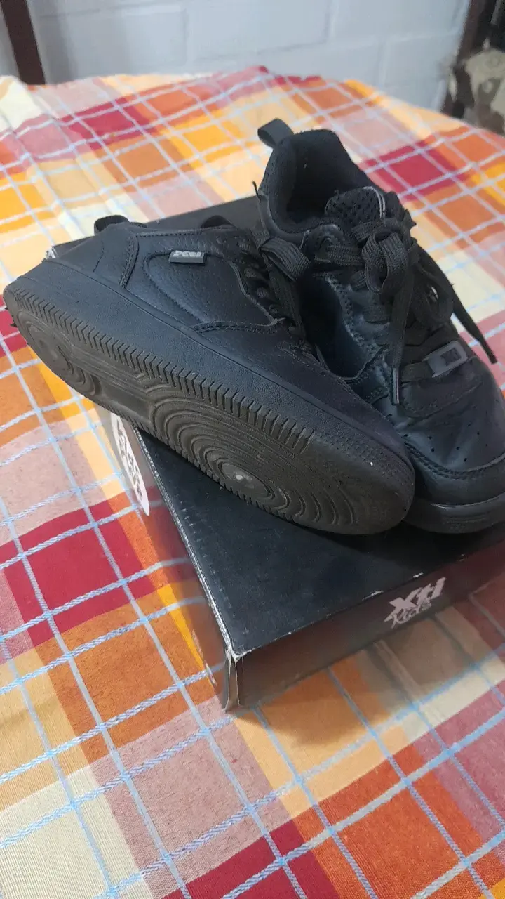 Zapatillas negras Xti Kids talla 30 - 3