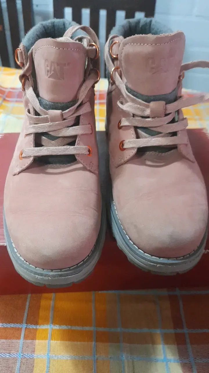 Botines CAT rosadas para mujer