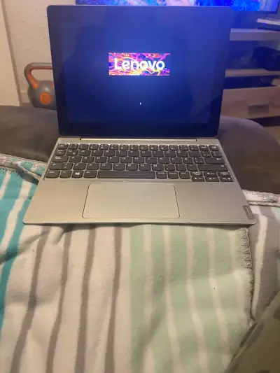 Laptop Lenovo con teclado desmontable - miniatura 1