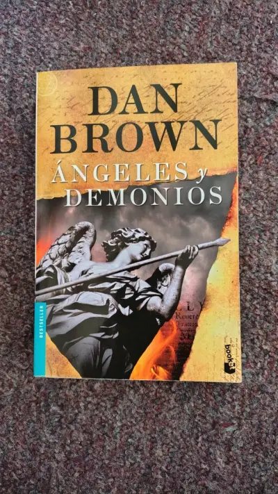 Libro Ángeles y Demonios de Dan Brown - miniatura 1