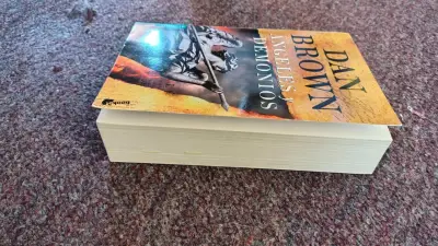 Libro Ángeles y Demonios de Dan Brown - miniatura 4