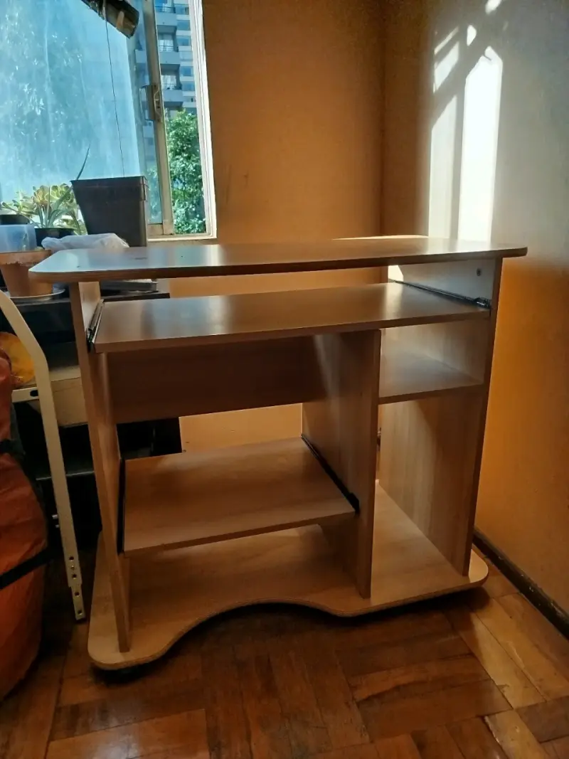 Escritorio de madera - 1
