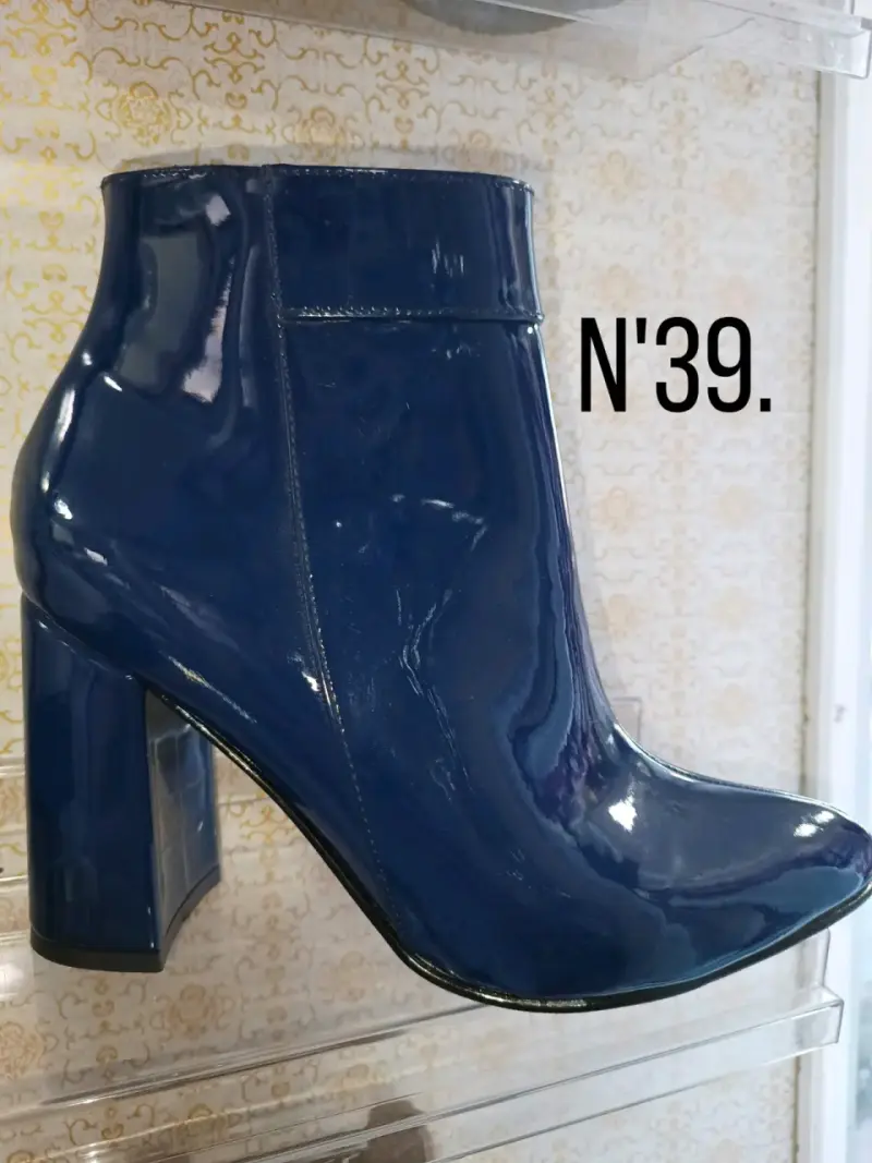 Botines de charol azul talla 39
