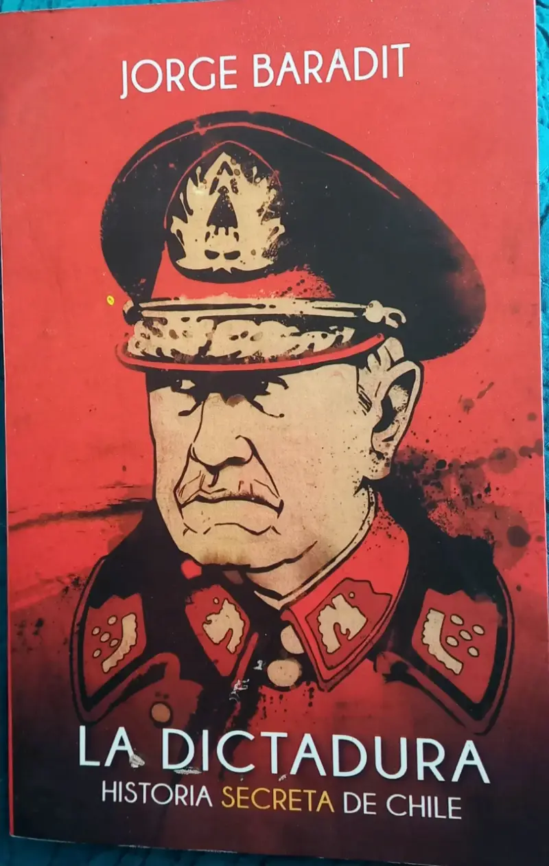 Libro 'La Dictadura' de Jorge Baradit