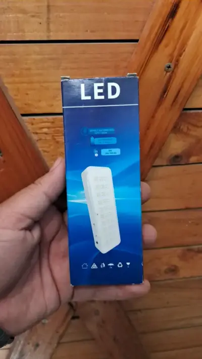 Luz de emergencia LED - miniatura 1