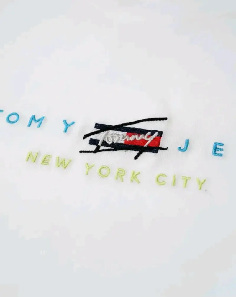 Polera Tommy Jeans Logo Bordado Regular Fit - 3