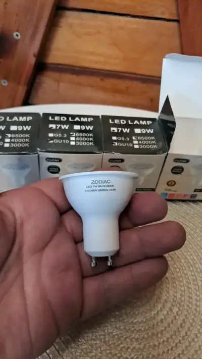 Set 4 Ampolleta LED GU10 7W 6500K luz blanca - miniatura 1