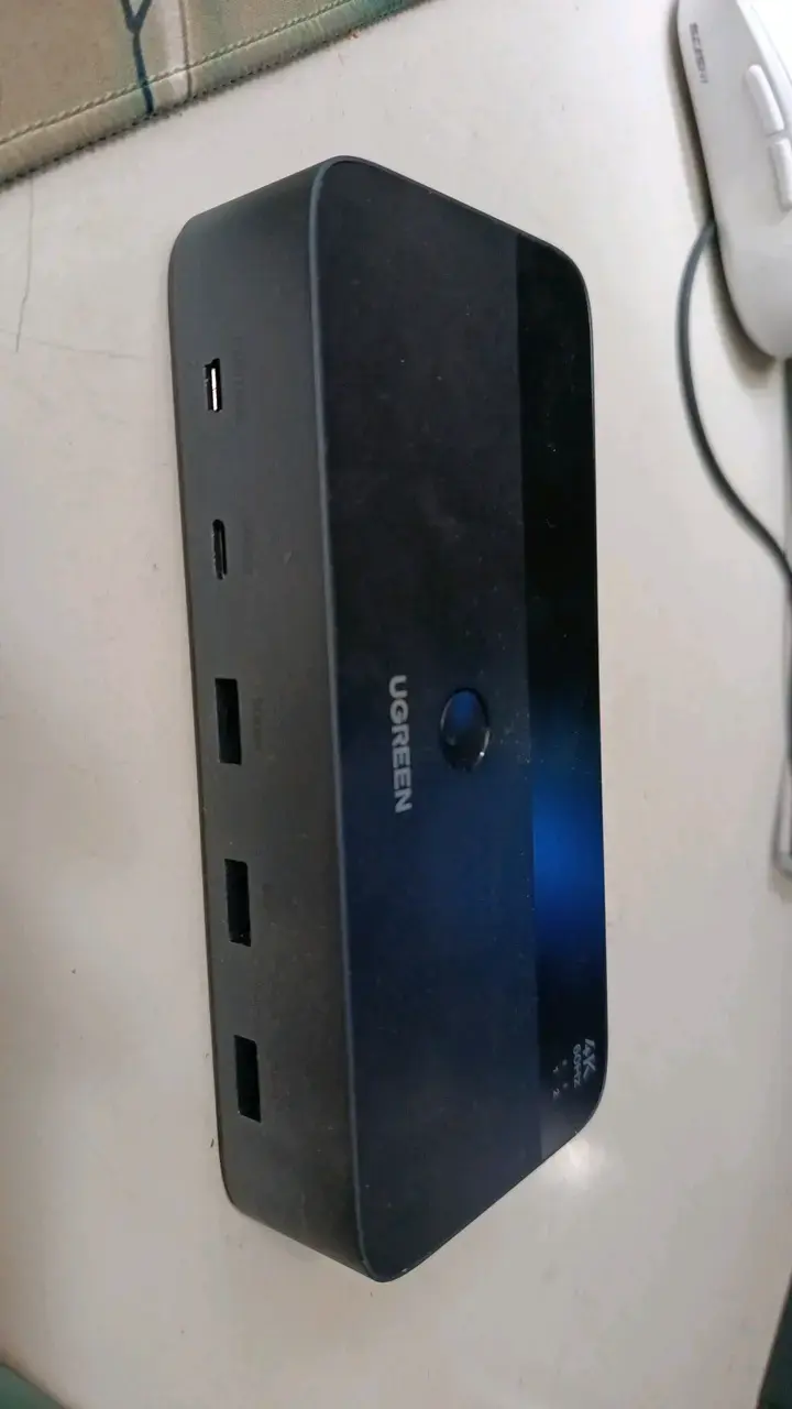 Docking station Ugreen con múltiples puertos - 1