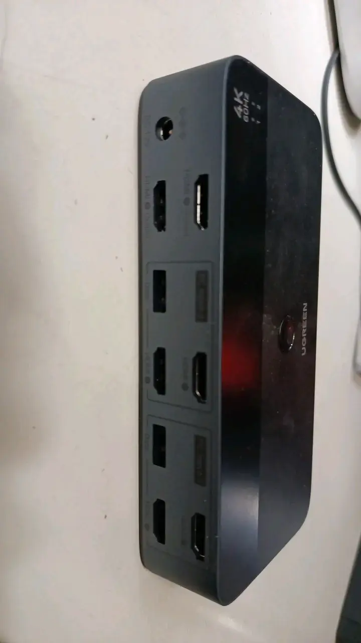 Docking station Ugreen con múltiples puertos - 2