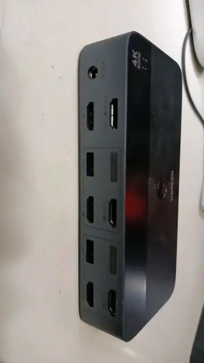 Docking station Ugreen con múltiples puertos - miniatura 2