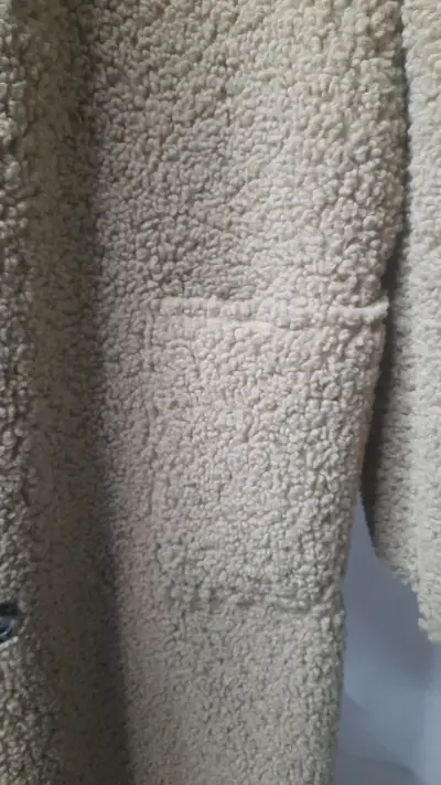 Abrigo de lana beige con botones - miniatura 2