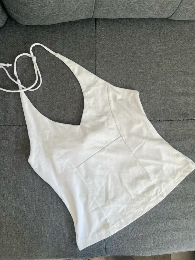 Top blanco de tirantes estilo halter
