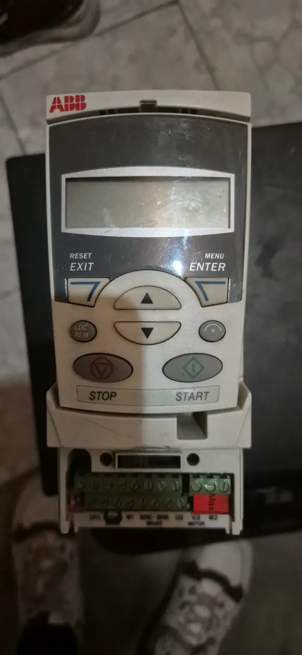 Controlador de frecuencia ABB para motores - 1