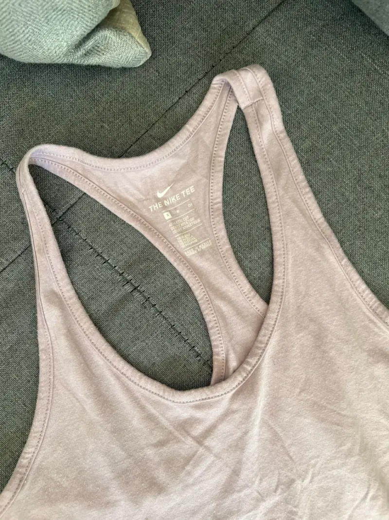 Polera deportiva Nike sin mangas rosada - 2
