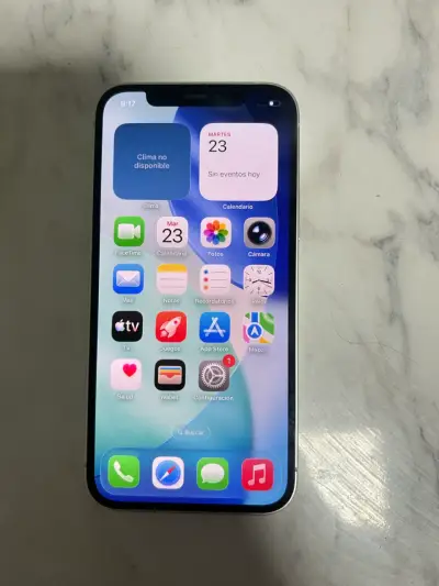 iPhone 12 en buen estado - miniatura 1
