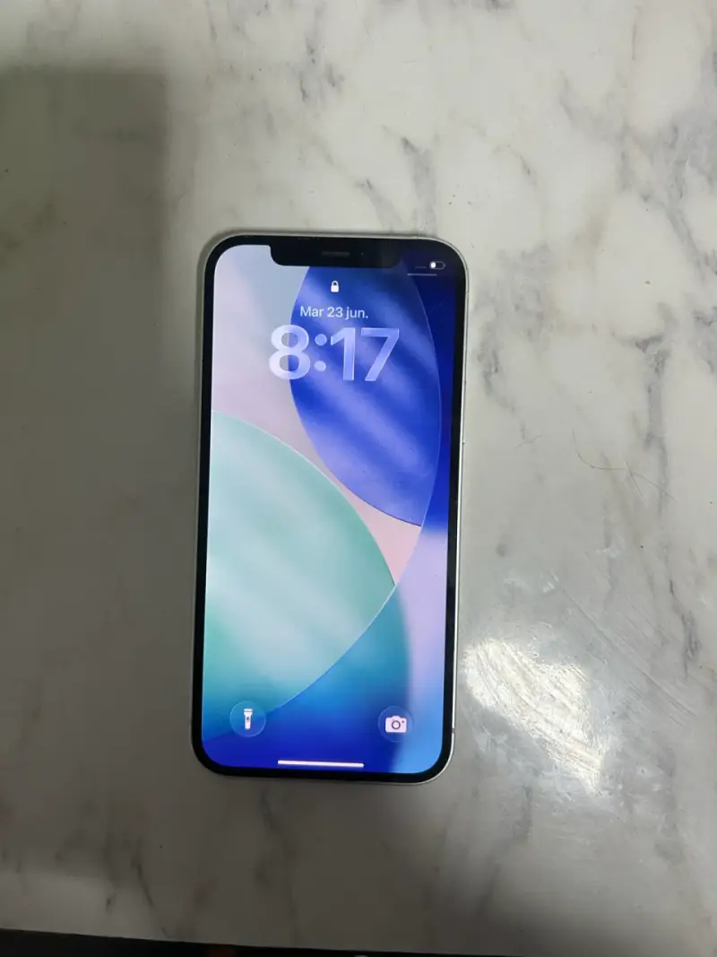 iPhone 12 en buen estado - 3