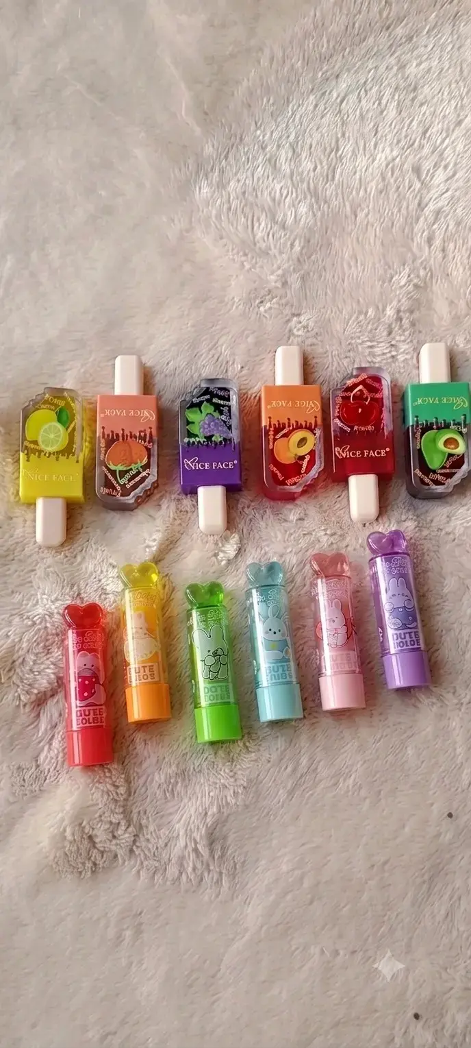 Set de accesorios y cosméticos variados - 2