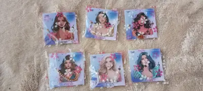 Set de accesorios y cosméticos variados - miniatura 4