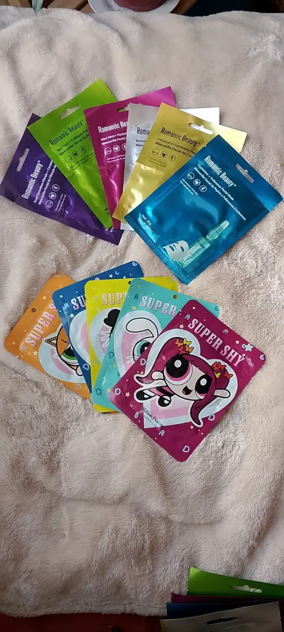 Set de accesorios y cosméticos variados - 6