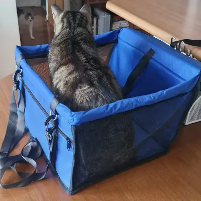 Transportadora de mascotas azul con malla - miniatura 1