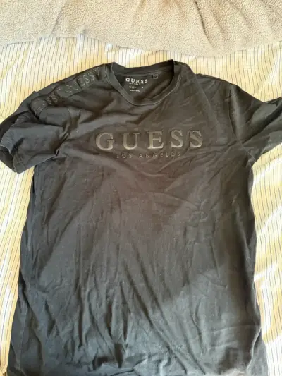 Polera negra Guess Los Angeles - miniatura 1