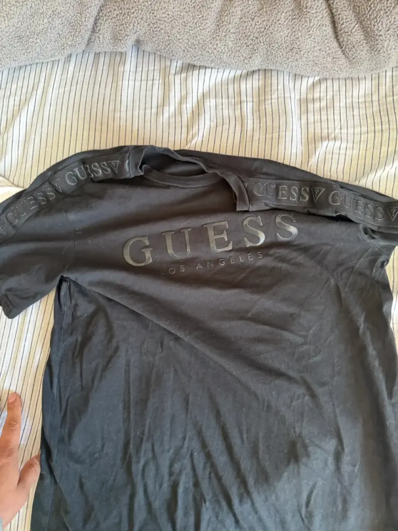 Polera negra Guess Los Angeles - 2