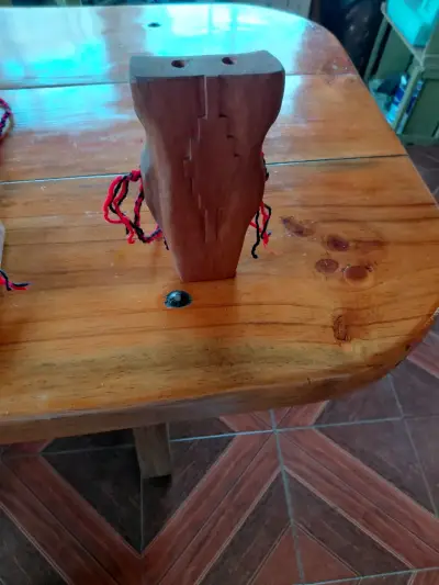 Colgante artesanal de madera tallada - miniatura 5