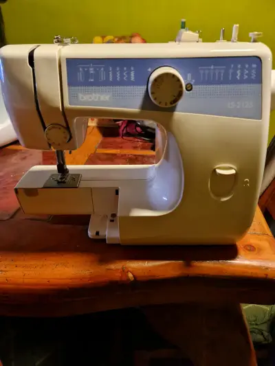 Máquina de coser Brother LS-2125 - miniatura 1