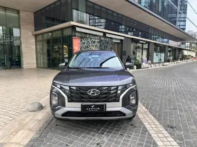 SUV Hyundai Creta 2024  gris en excelente estado - miniatura 6