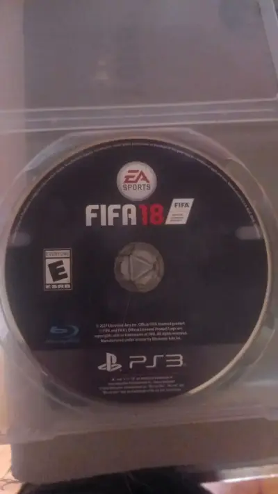 Juego PS3 Super Street Fighter IV y FiFa18 - miniatura 2