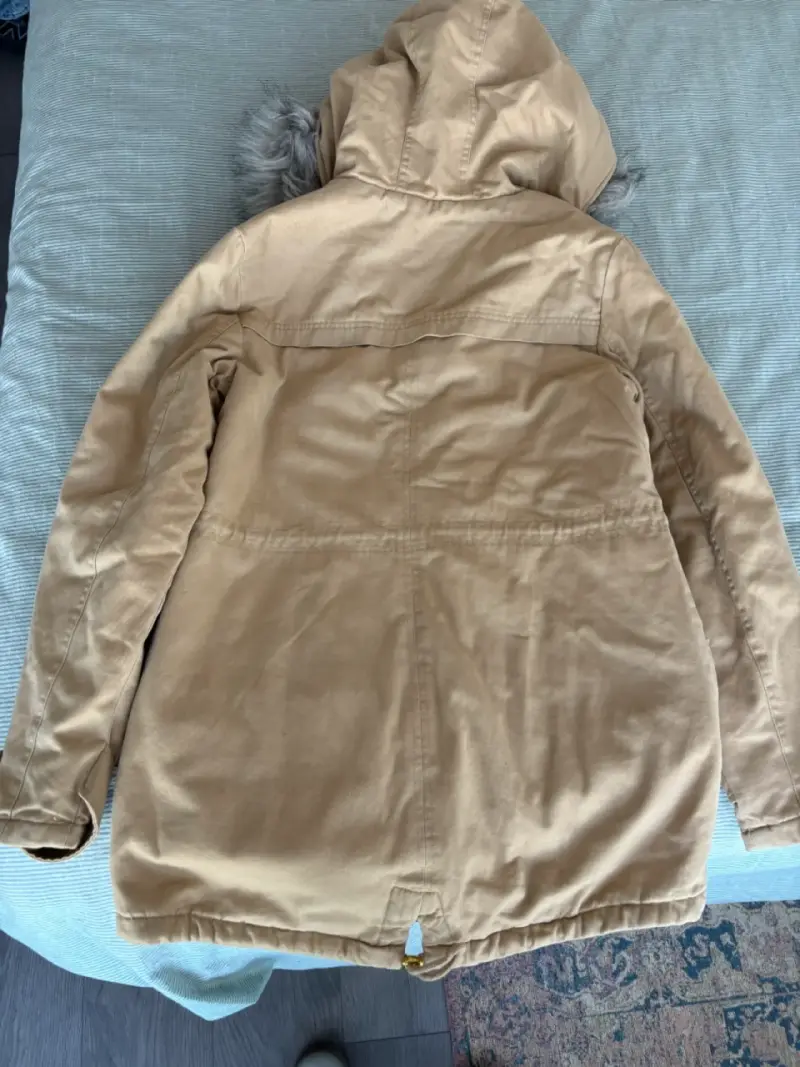Abrigo beige con capucha - 3