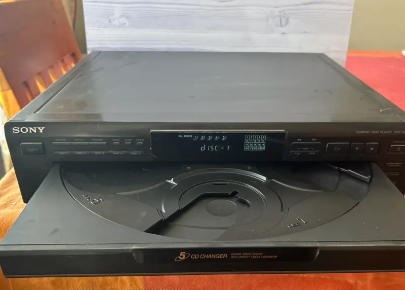 Reproductor de CD Sony con cambiador de 5 discos