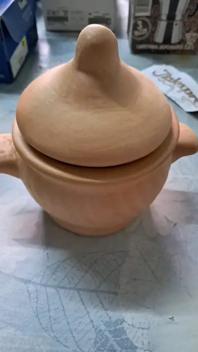 Olla de barro ( de pañul )con tapa artesanal - miniatura 1