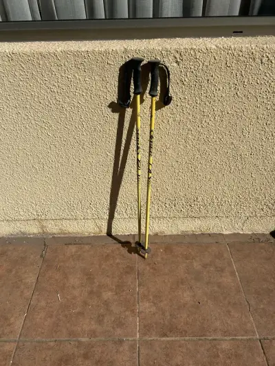 Bastones de esquí amarillos - miniatura 1