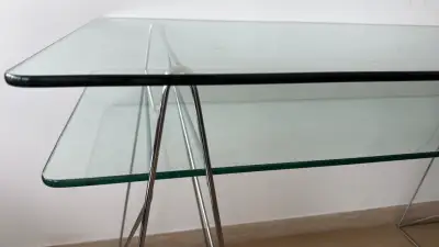 Escritorio vidrio moderna con estructura metálica - miniatura 1
