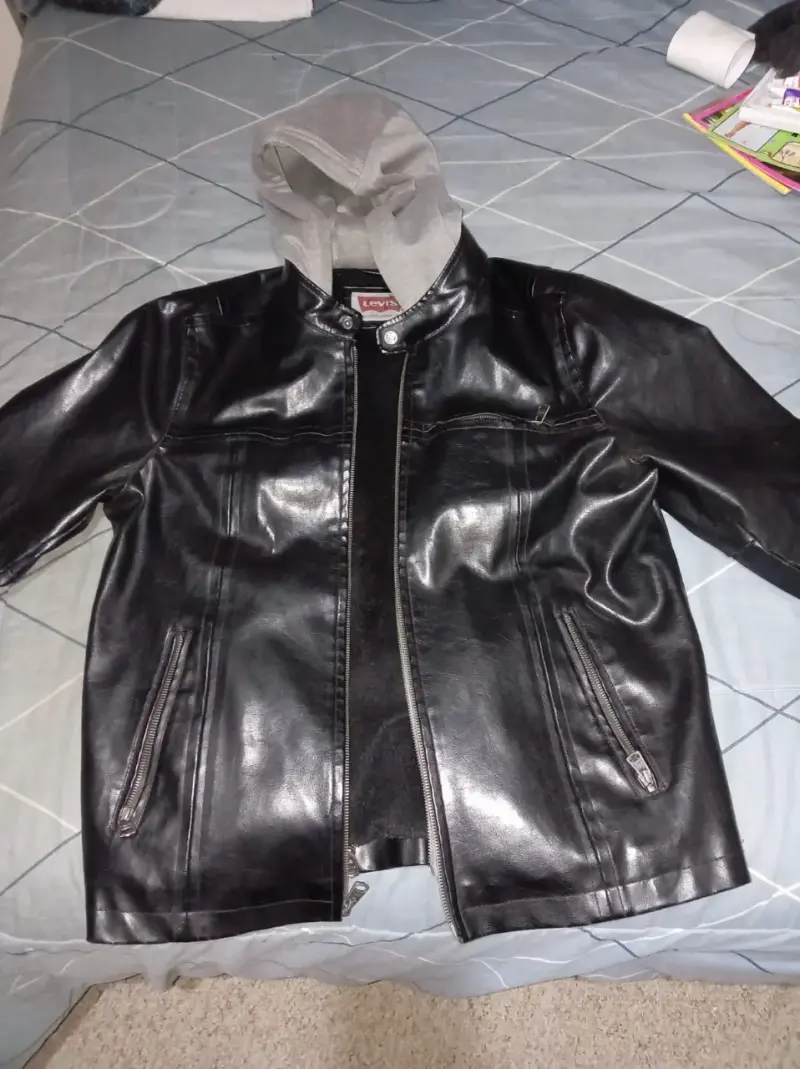 Chaqueta Levi's negra con capucha gris - 2