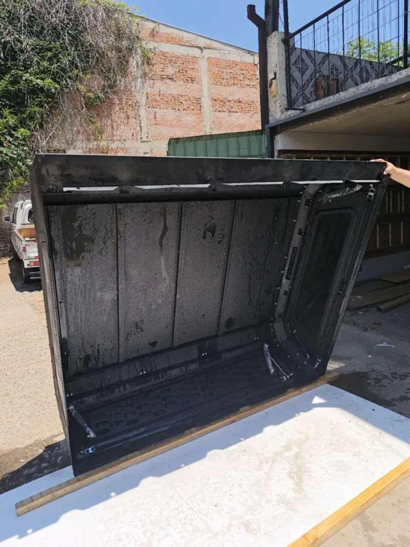 Cupula Silverado  2018 -2025 negra - 6