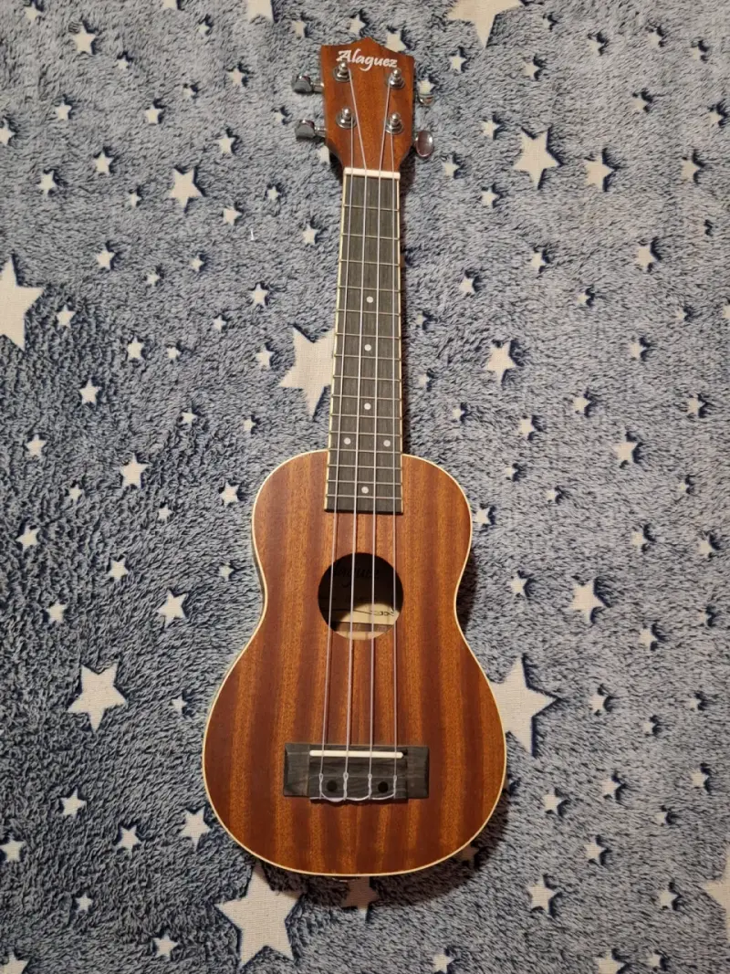 Ukulele Soprano - 1