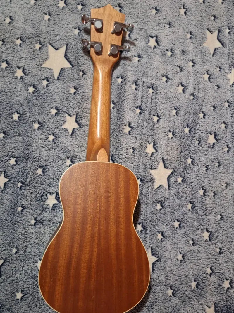 Ukulele Soprano - 2