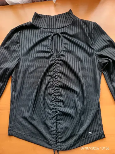 Blusa negra de manga larga Efesis - miniatura 1