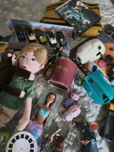 Set de juguetes y otros artículos - miniatura 3