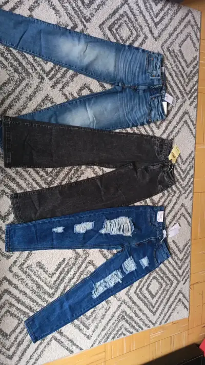 Lote de jeans para mujer en varios colores - miniatura 2
