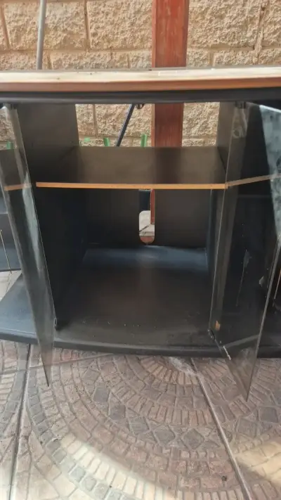 Mueble de madera para TV con puertas - miniatura 6