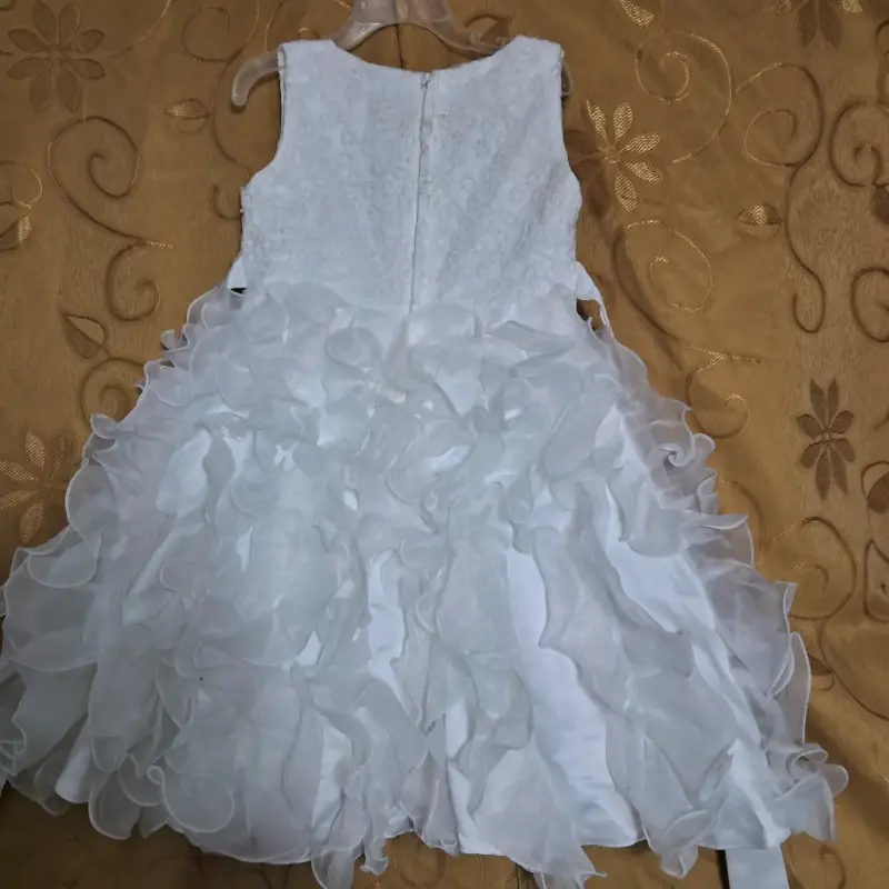 Vestido de fiesta blanco para niña con detalles florales - 4