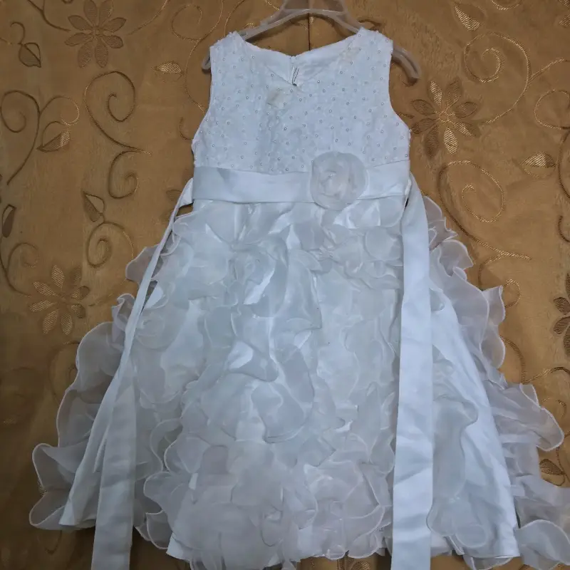 Vestido de fiesta blanco para niña con detalles florales - 5